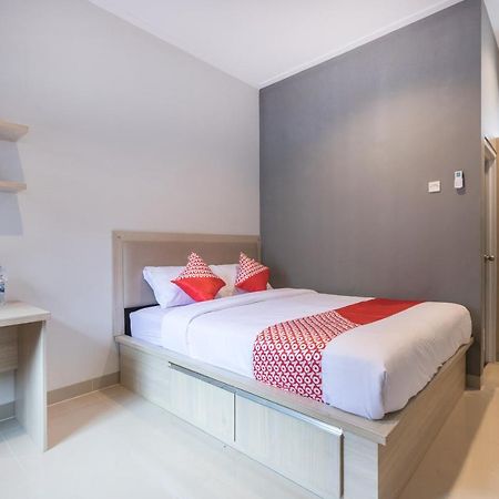 Oyo 1310 Urban Residence Джакарта Екстериор снимка