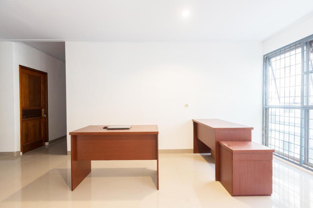 Oyo 1310 Urban Residence Джакарта Екстериор снимка