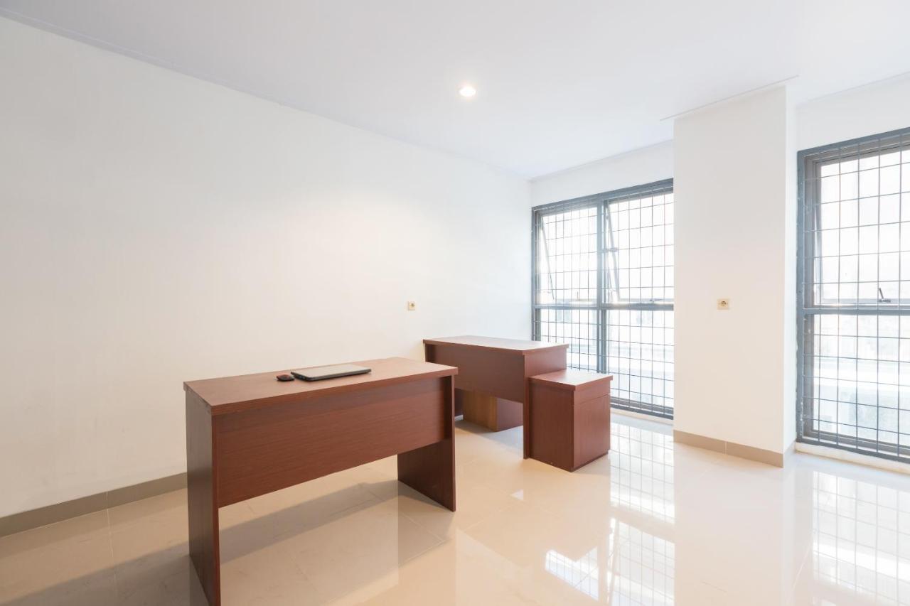 Oyo 1310 Urban Residence Джакарта Екстериор снимка