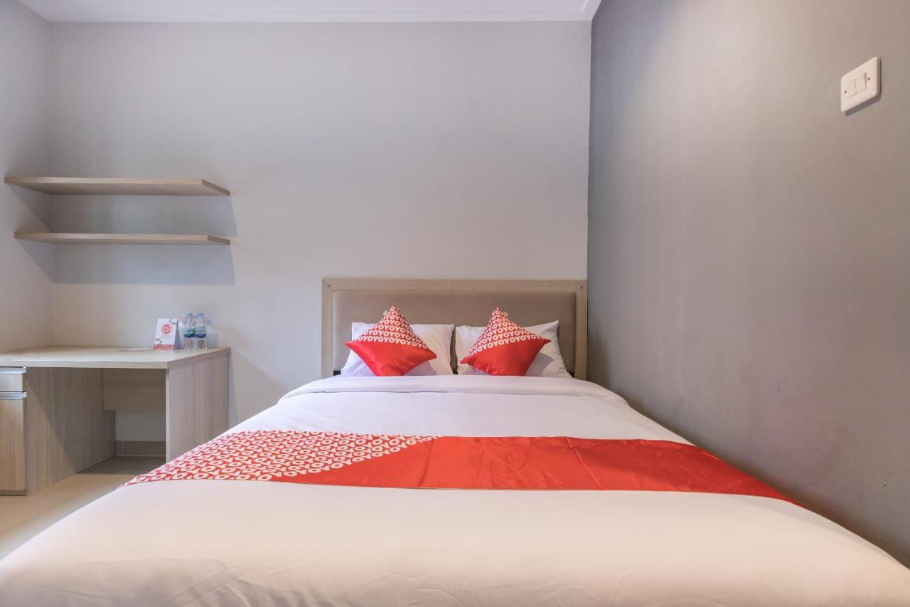 Oyo 1310 Urban Residence Джакарта Екстериор снимка