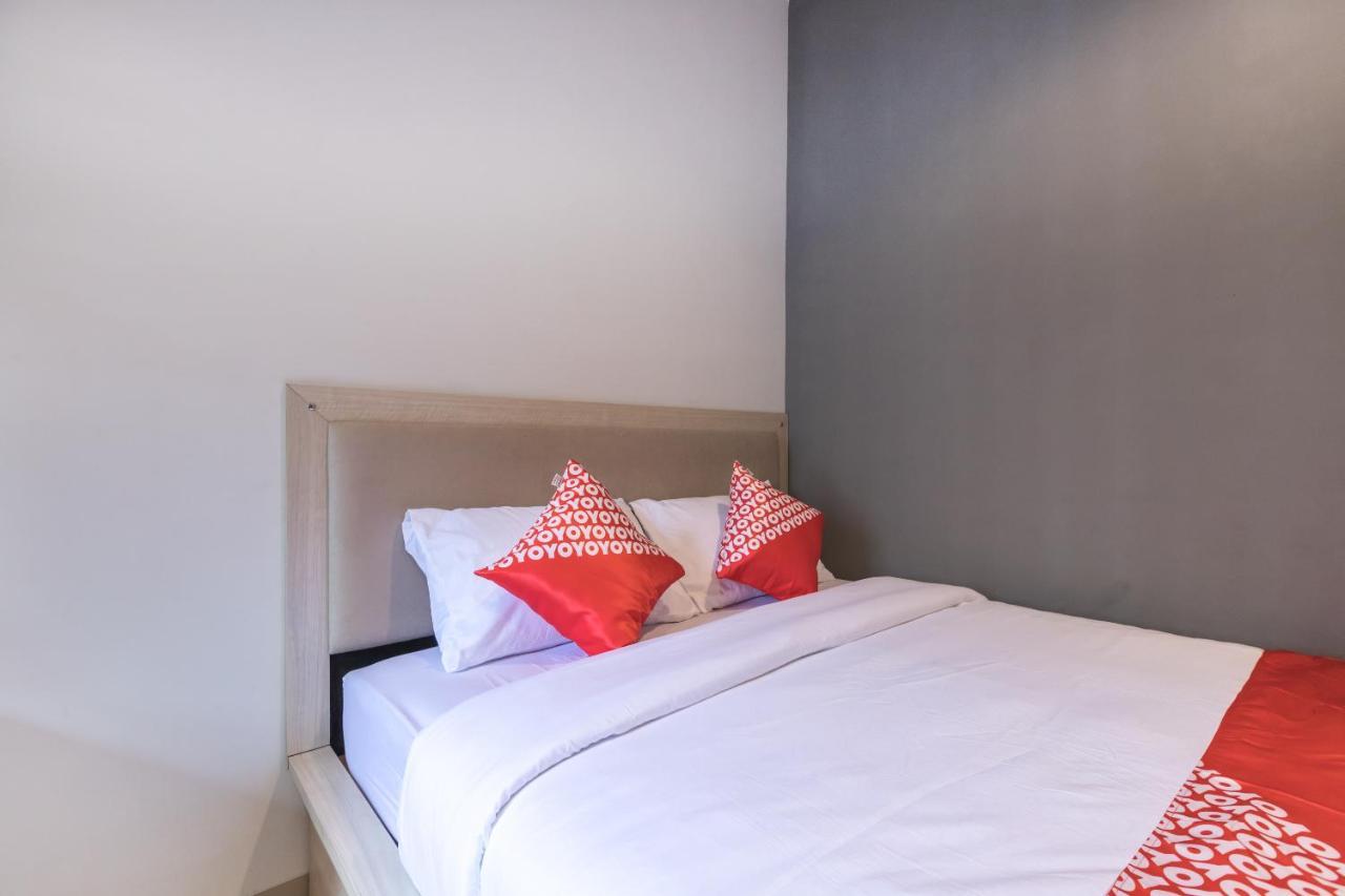 Oyo 1310 Urban Residence Джакарта Екстериор снимка