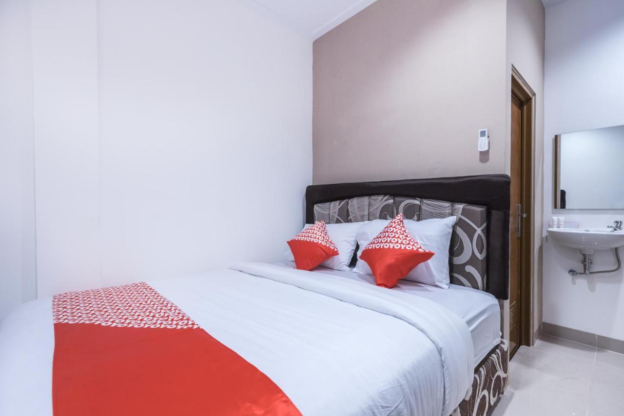 Oyo 1310 Urban Residence Джакарта Екстериор снимка