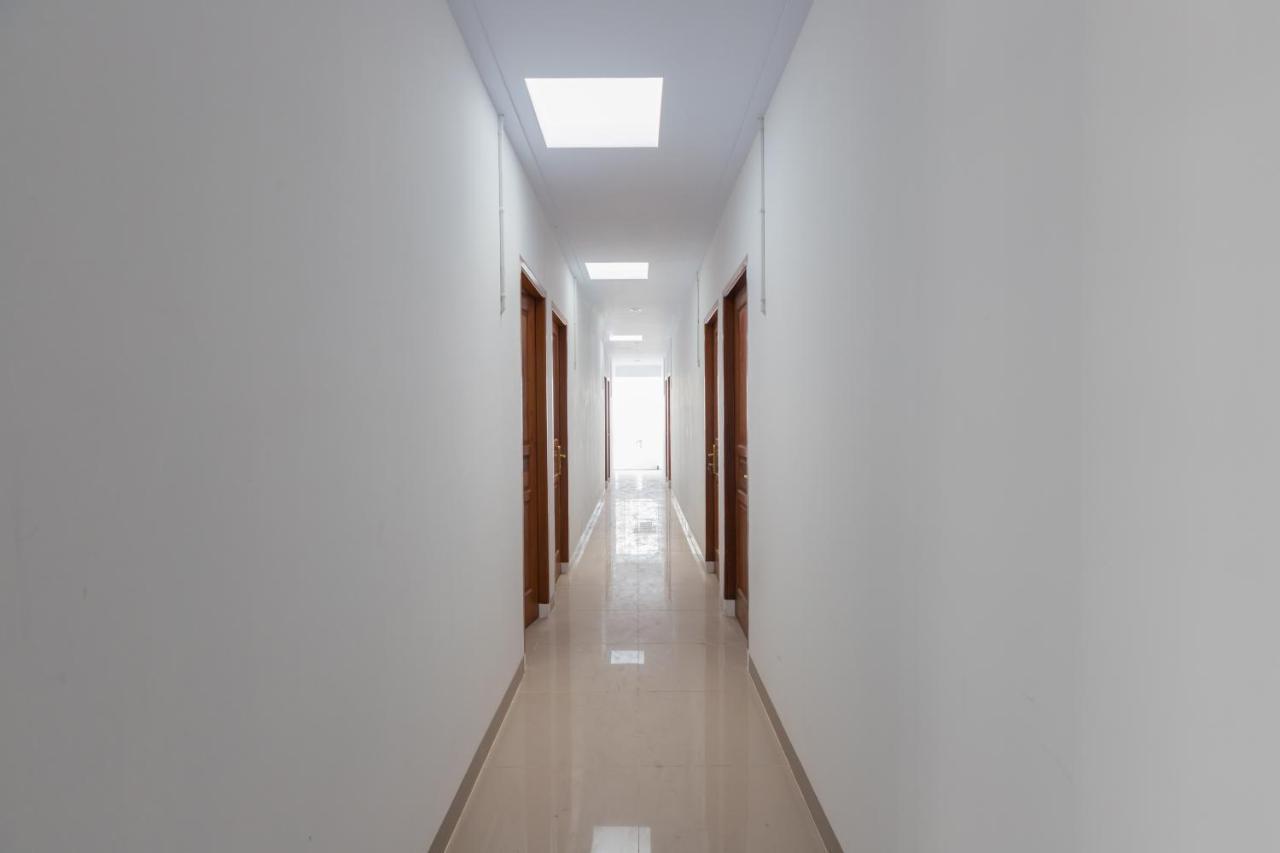 Oyo 1310 Urban Residence Джакарта Екстериор снимка