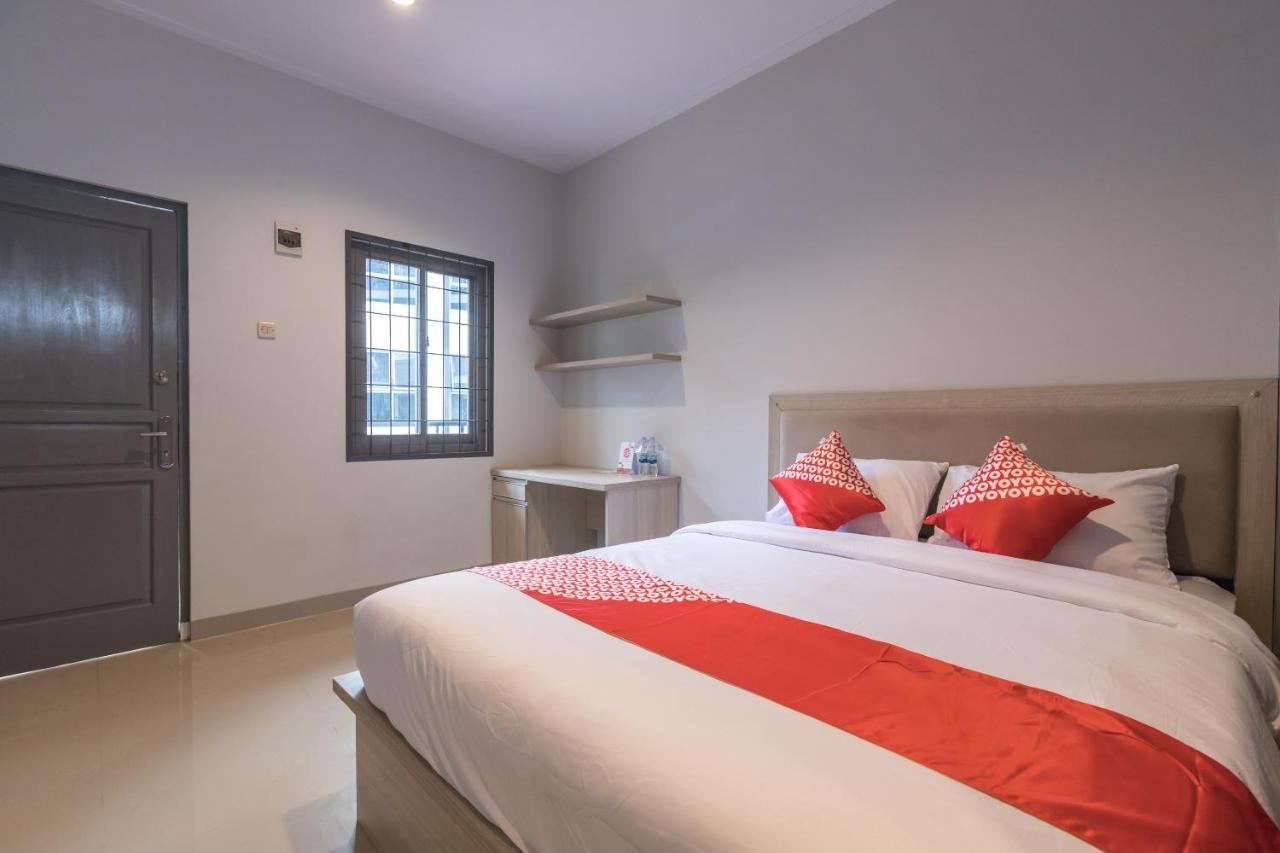 Oyo 1310 Urban Residence Джакарта Екстериор снимка