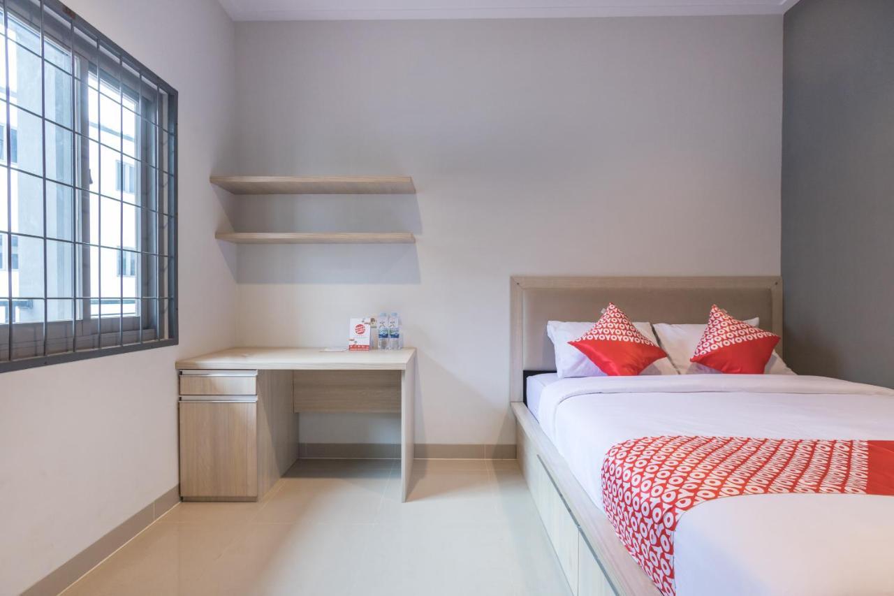 Oyo 1310 Urban Residence Джакарта Екстериор снимка