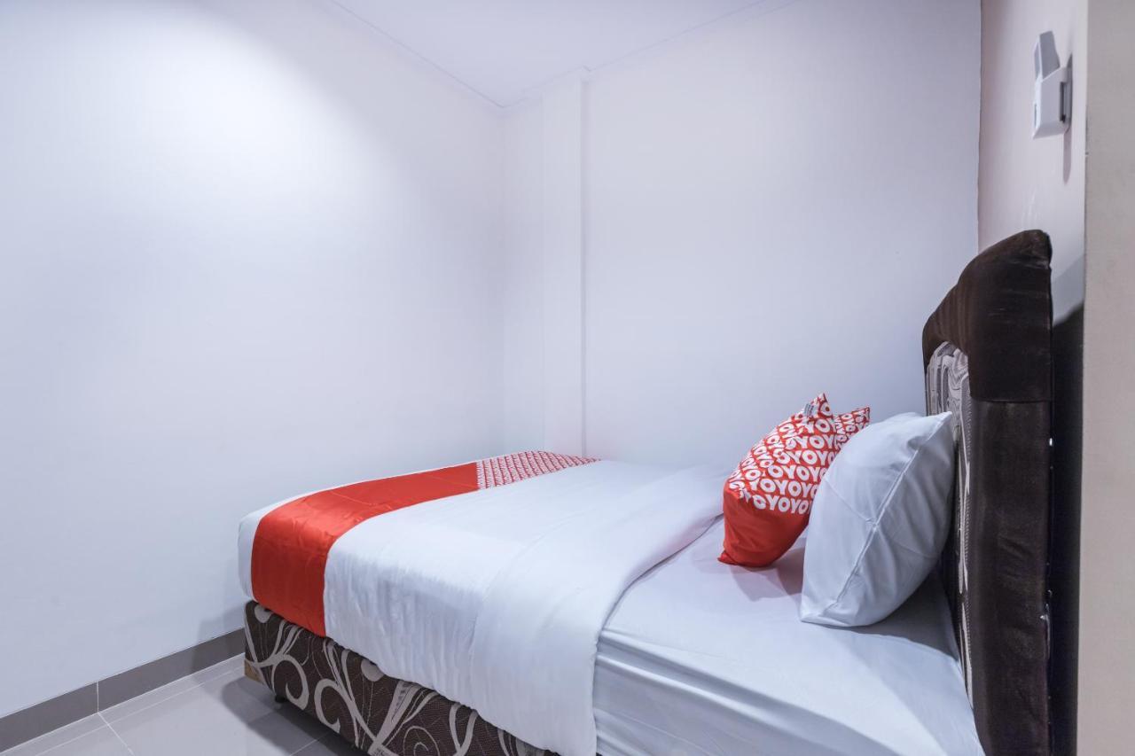 Oyo 1310 Urban Residence Джакарта Екстериор снимка